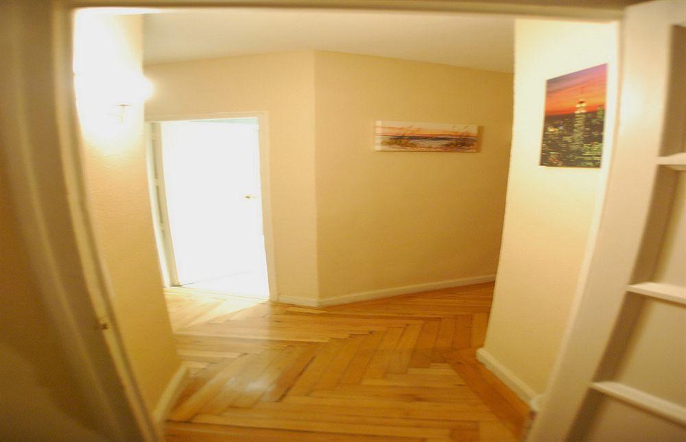 Apartamentos Aqui Me Quedo Madrid Exteriör bild