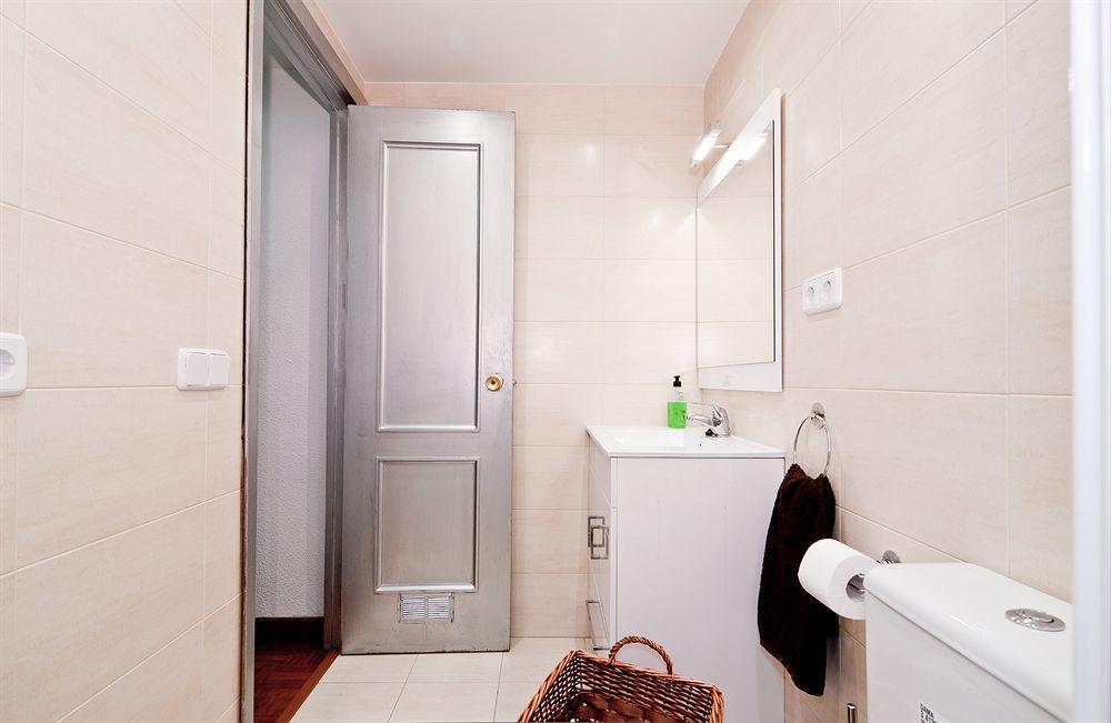 Apartamentos Aqui Me Quedo Madrid Exteriör bild