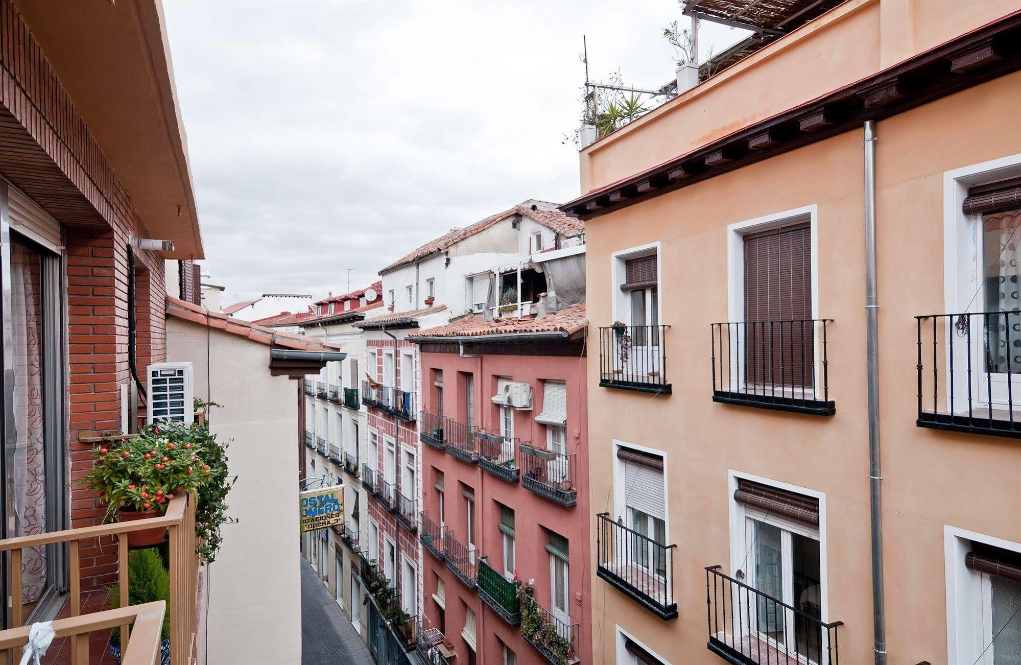 Apartamentos Aqui Me Quedo Madrid Exteriör bild