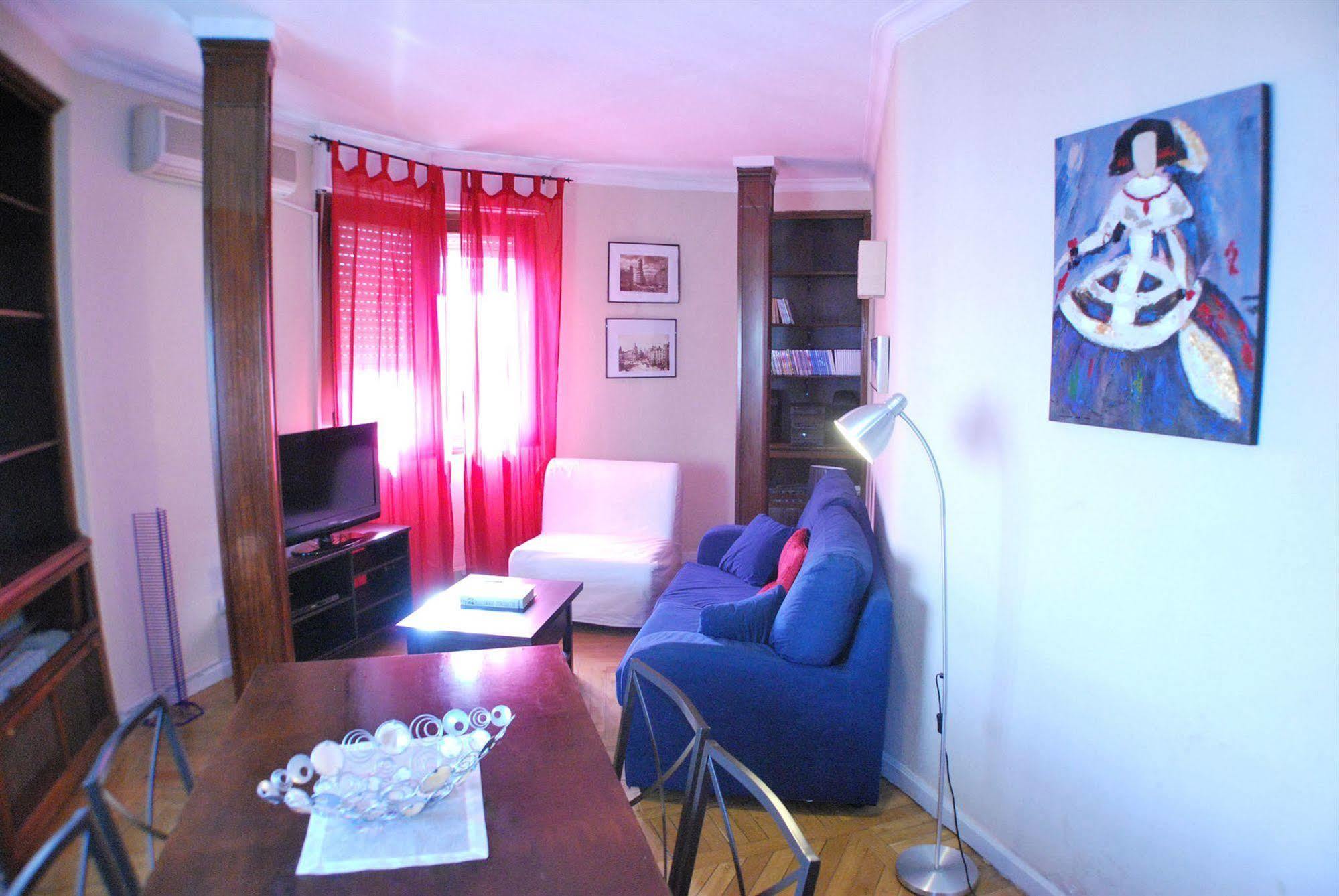 Apartamentos Aqui Me Quedo Madrid Exteriör bild