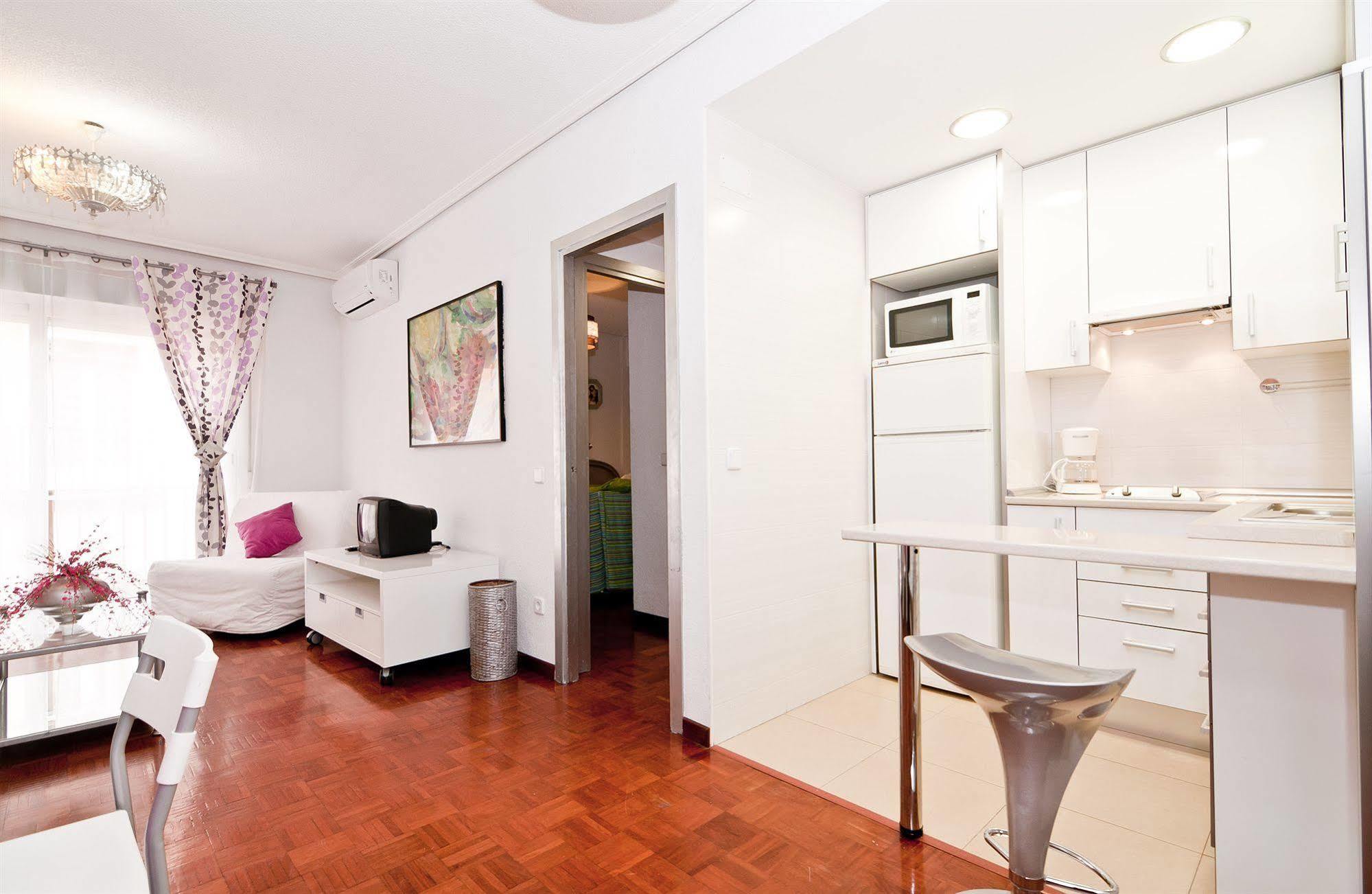 Apartamentos Aqui Me Quedo Madrid Exteriör bild