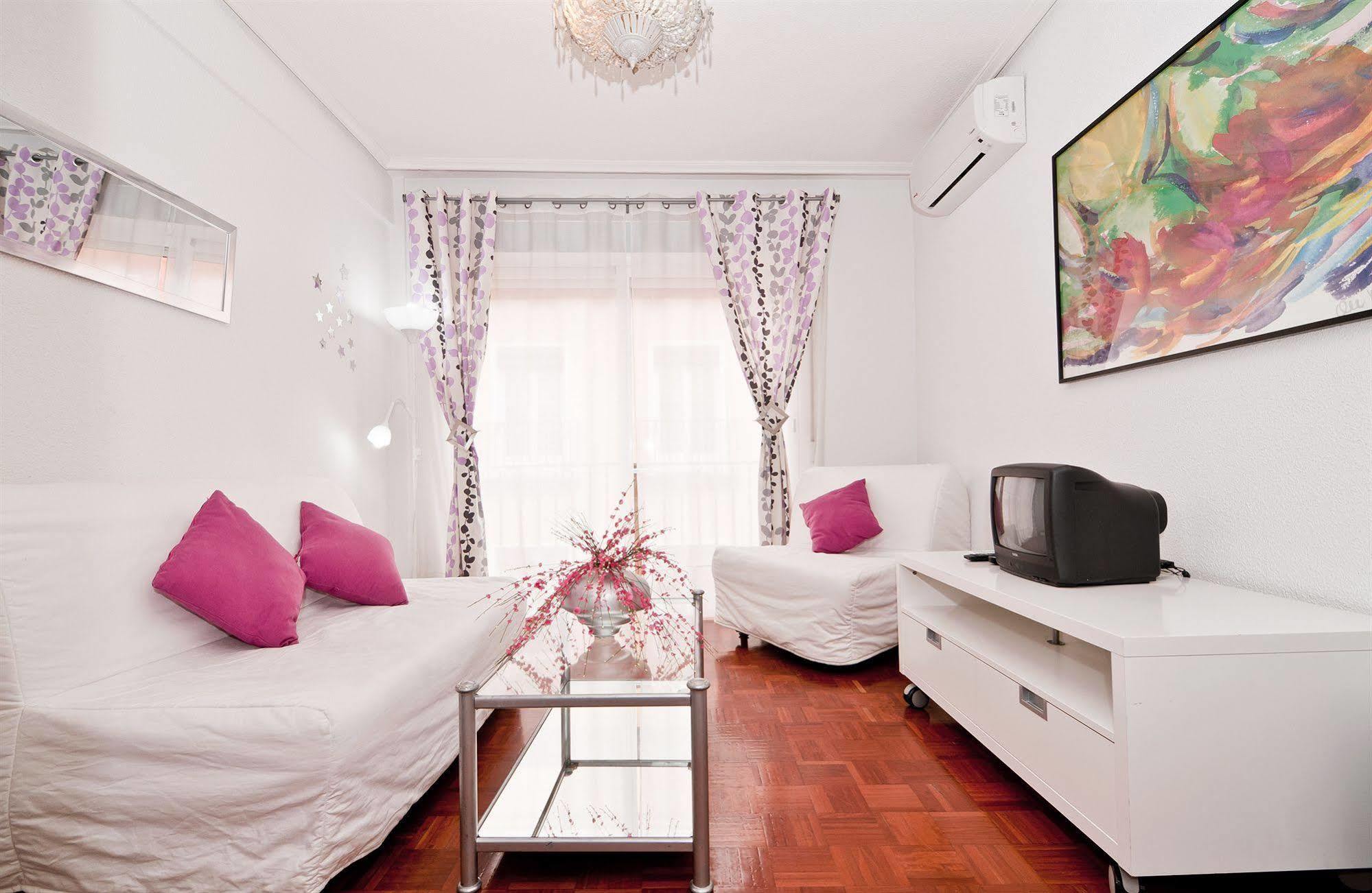 Apartamentos Aqui Me Quedo Madrid Exteriör bild