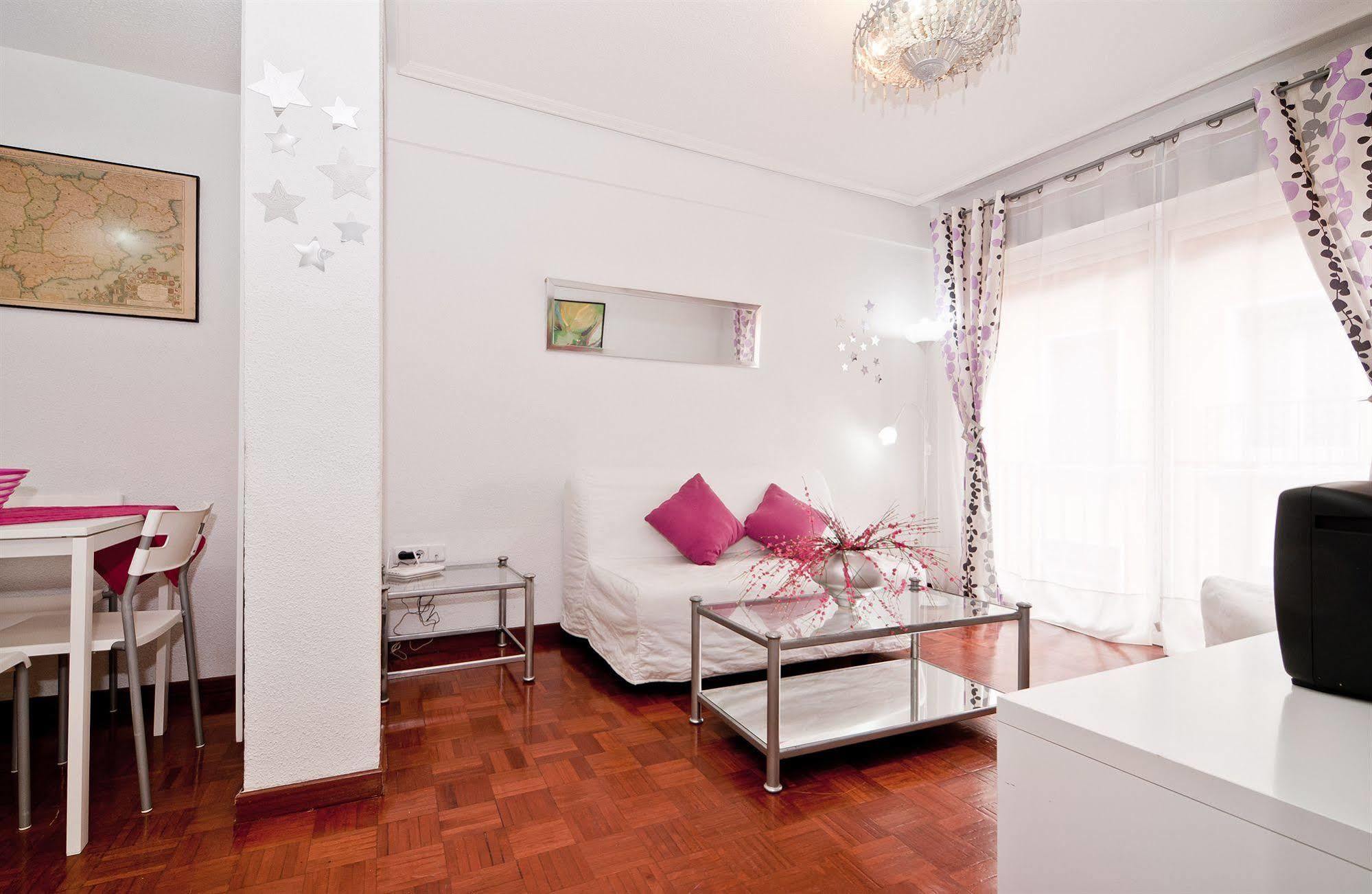 Apartamentos Aqui Me Quedo Madrid Exteriör bild