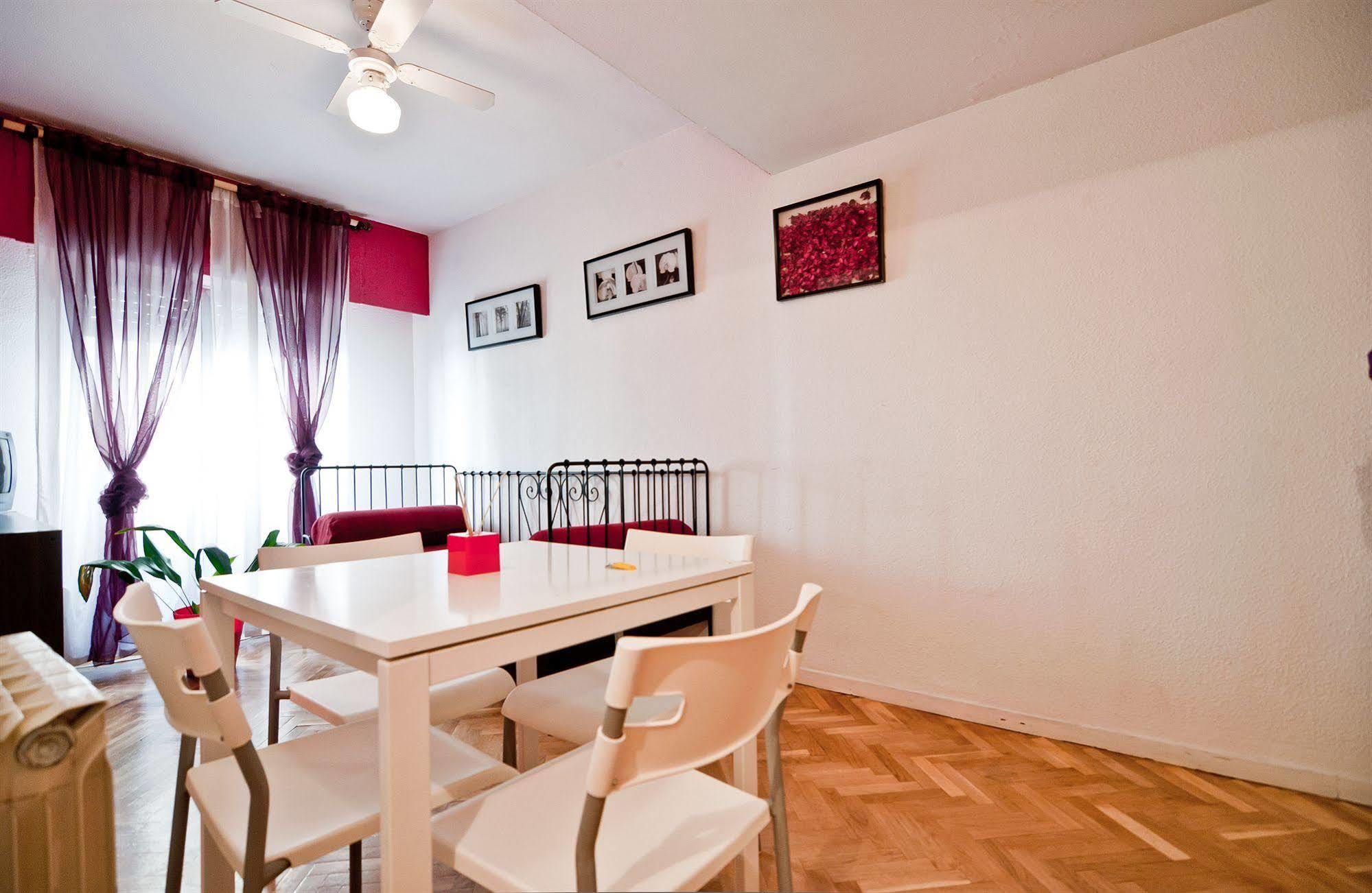 Apartamentos Aqui Me Quedo Madrid Exteriör bild