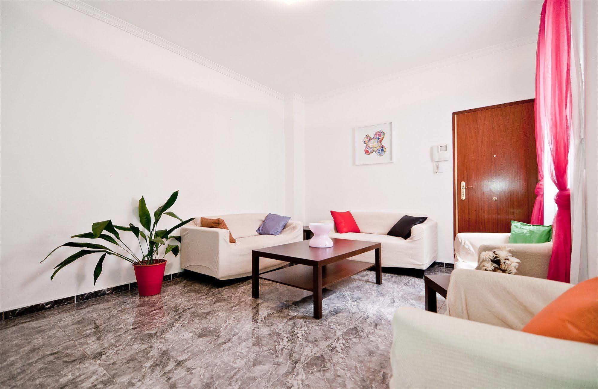 Apartamentos Aqui Me Quedo Madrid Exteriör bild