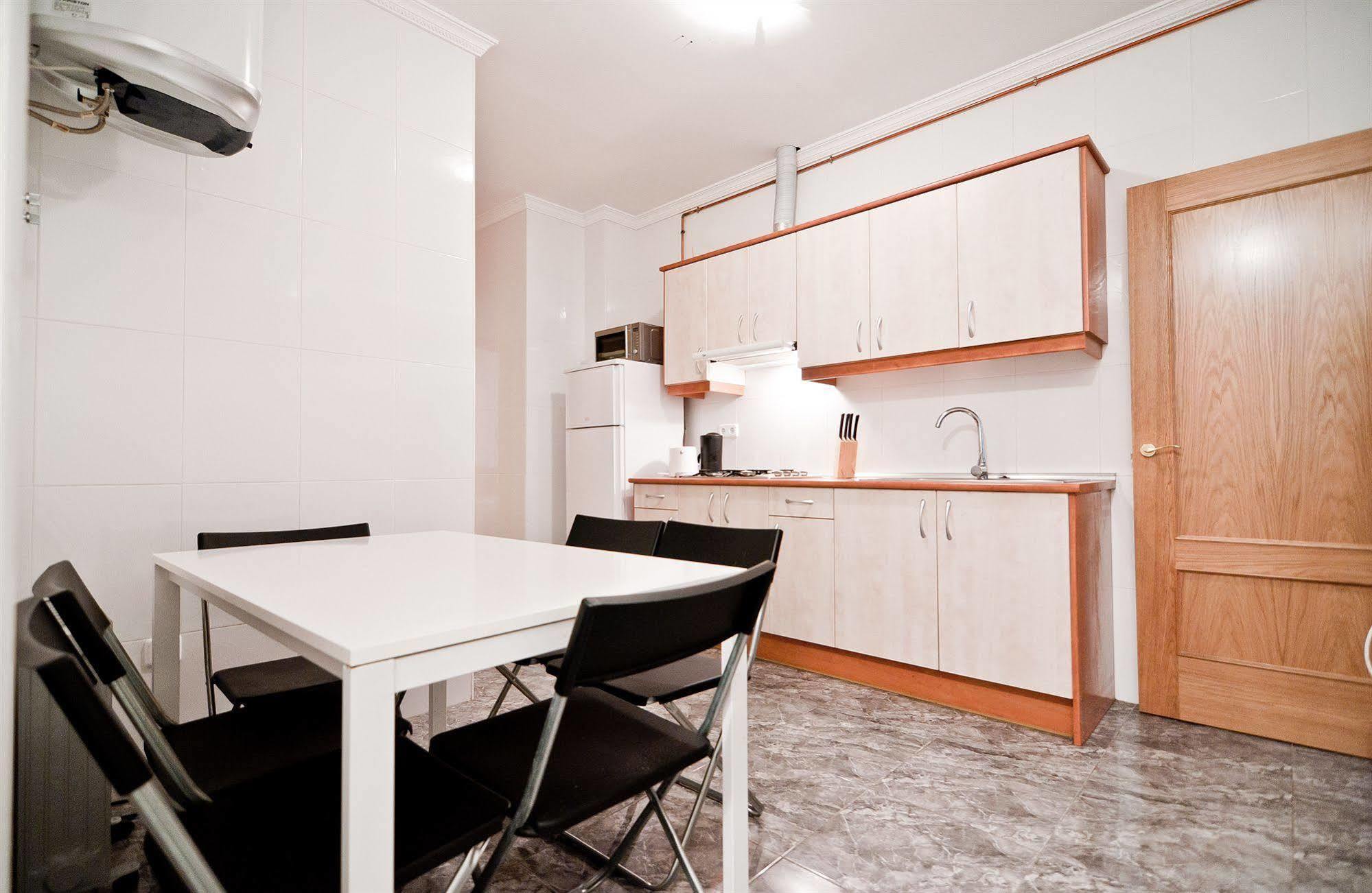 Apartamentos Aqui Me Quedo Madrid Exteriör bild
