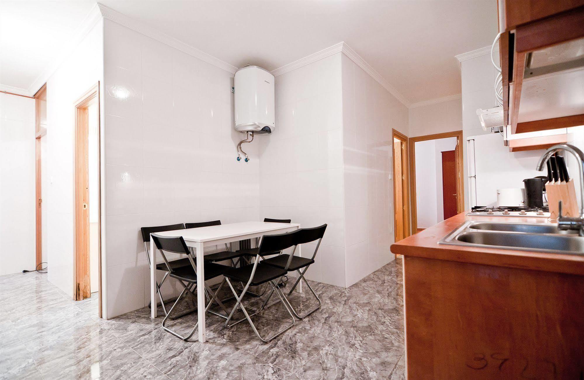 Apartamentos Aqui Me Quedo Madrid Exteriör bild