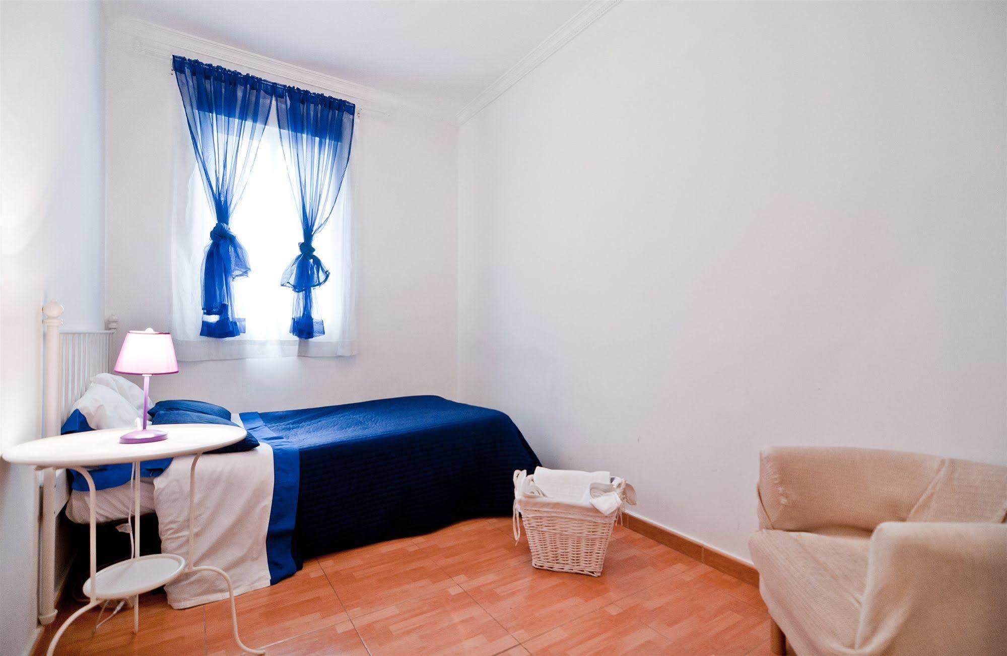 Apartamentos Aqui Me Quedo Madrid Exteriör bild