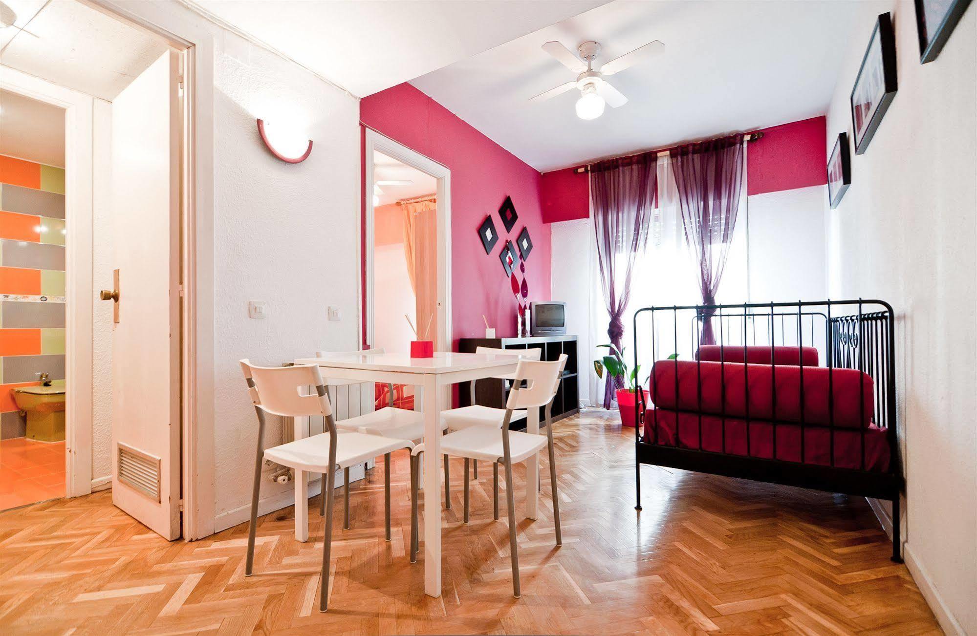 Apartamentos Aqui Me Quedo Madrid Exteriör bild